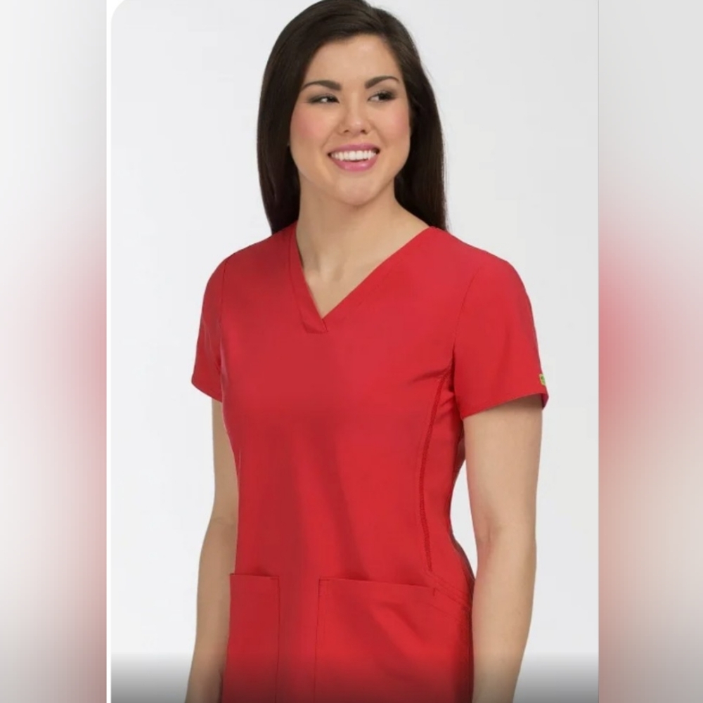 Med Couture scrub top Activate 8416